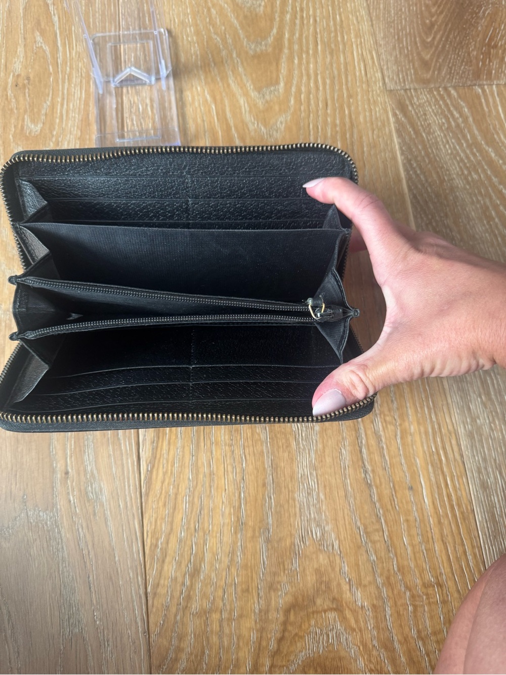 Gucci Black Pebbled Leather Zip-Around Wallet with Gold Double G - Picture 7 of 8